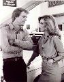 Abby et Gary au Knots Landing Motors. 