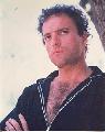 Kevin Dobson dans Kojak comme le Lieutenant Bobby Crocker (24 octobre 1973-avril 1978).