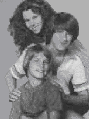 Saison 1. Les enfants Fairgate : Diana, Eric et Michael.